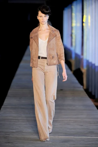 Look 8